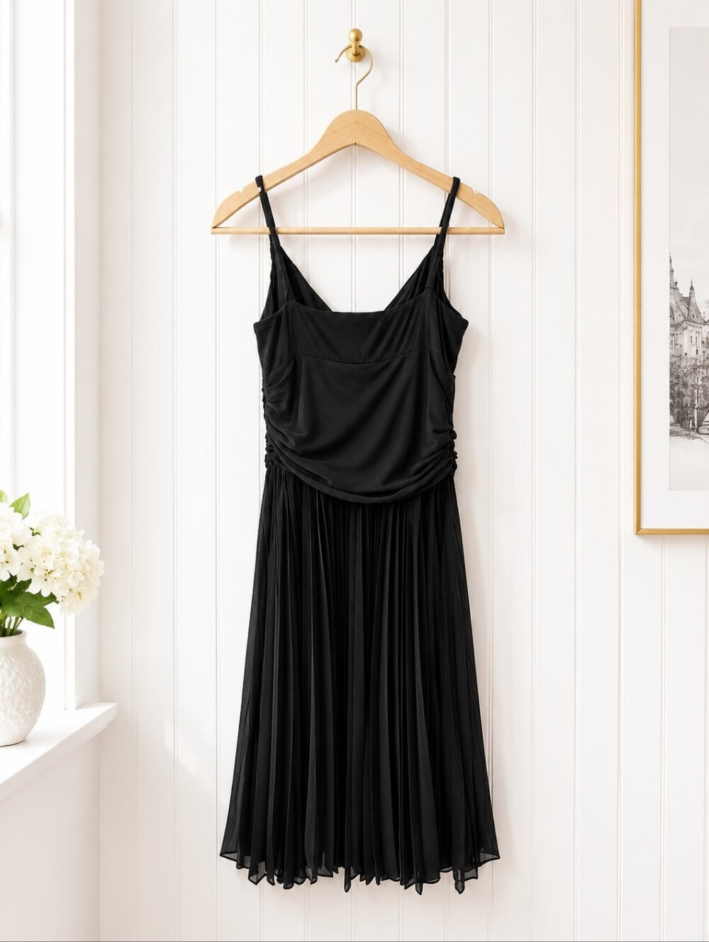 Elegant Black Pleated Midi Dress with Spaghetti Straps - Picture 6 of 8